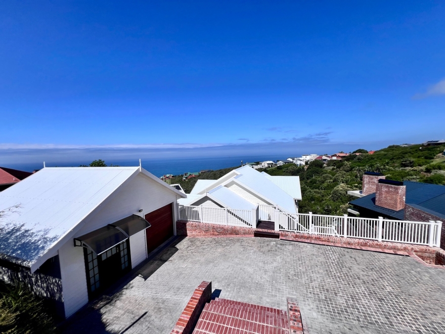 4 Bedroom Property for Sale in Herolds Bay Western Cape